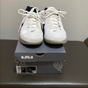 Nike LeBron Witness 9 White and Black Men's Sneakers size 7.5 Men’s, 9 Woman’s